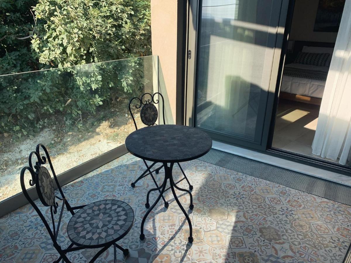 King Crimson Luxury Apartments Marathokefála Екстериор снимка